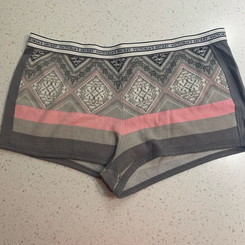 Victoria’s Secret hooded shirt & shorts pajama set - Picture 4 of 6